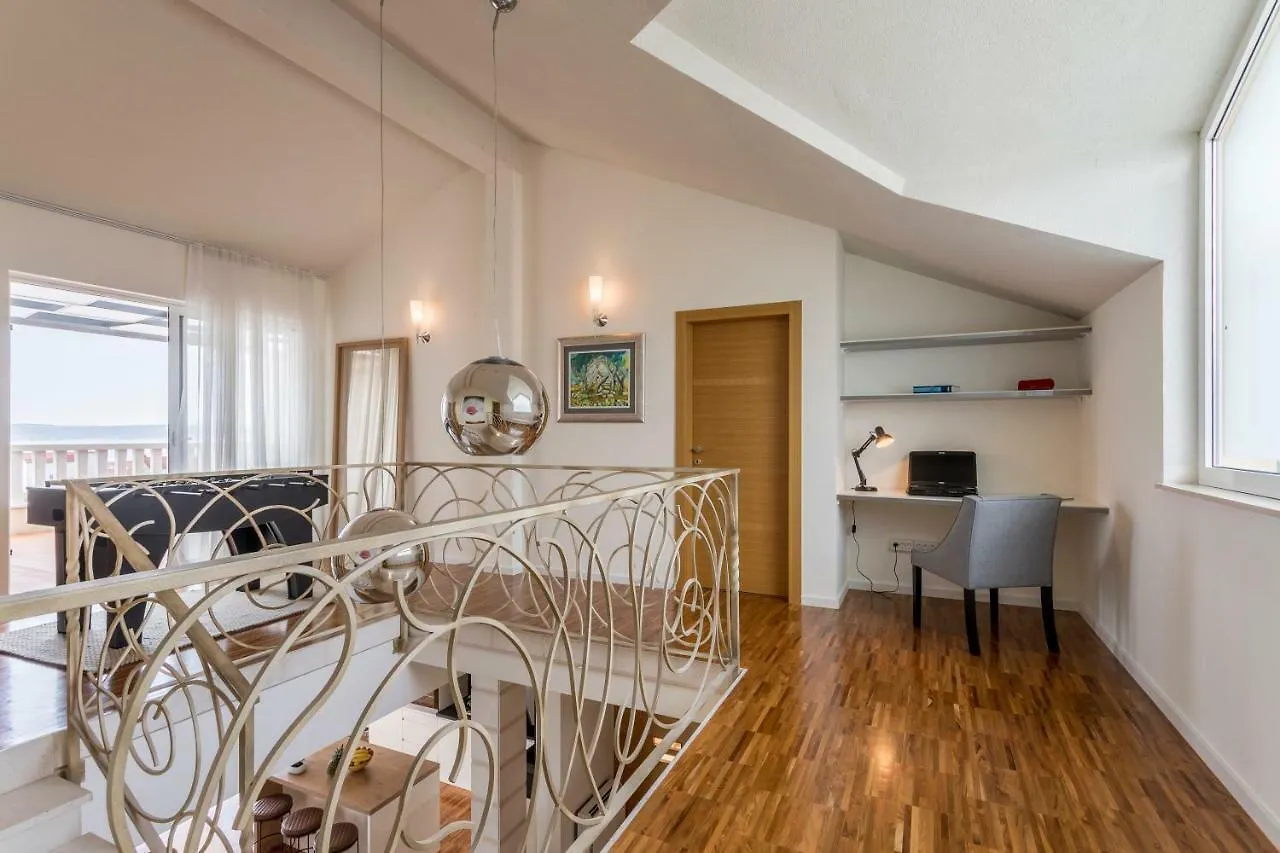 Villa Fox Exclusive Kastela Croatia