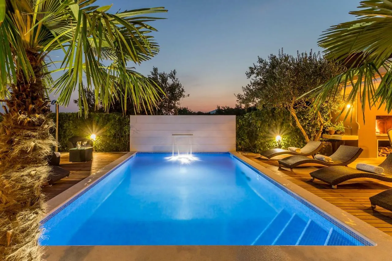 Villa Fox Exclusive Kastela 0*,